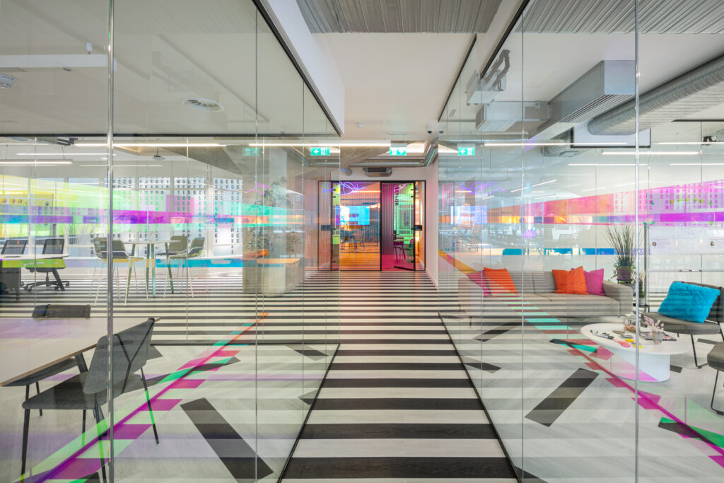 Promoting art-deco through office design